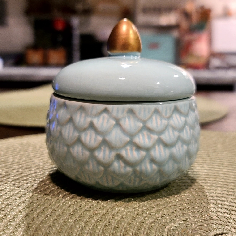 Cute Trinket / Jewelry Holder with Lid Grannycore